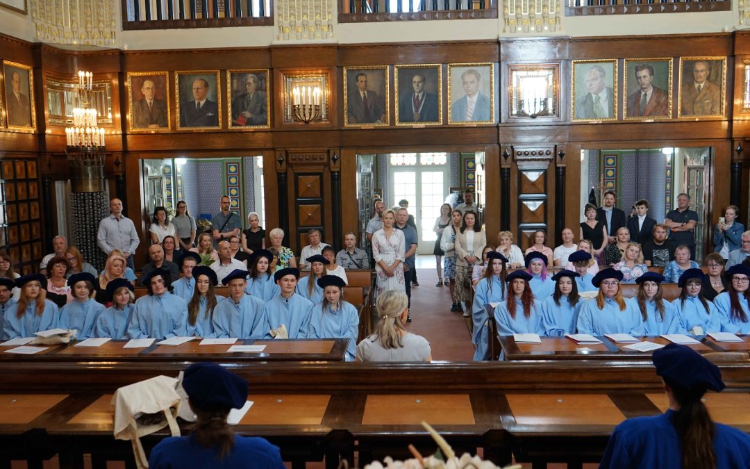 Slavnostní předávání maturitního vysvědčení